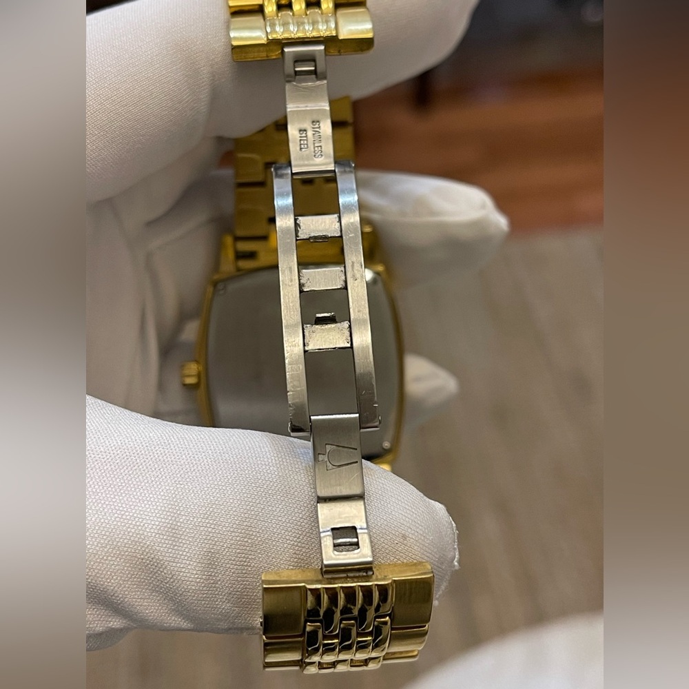 Bulova
Silver colored/Yellow gold toned steel
ref C969744 - Picture 5 of 16